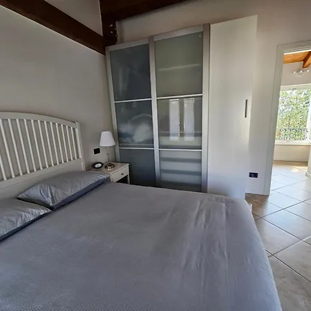 Lägenhet La Casa Di Betty-by Goccia Di Lago Desenzano del Garda