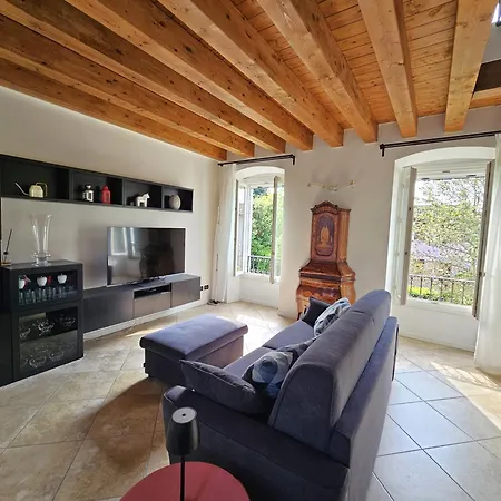 Lägenhet La Casa Di Betty-by Goccia Di Lago