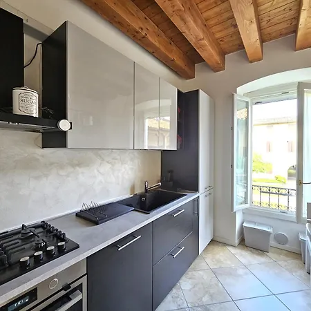 La Casa Di Betty-by Goccia Di Lago Lägenhet Desenzano del Garda