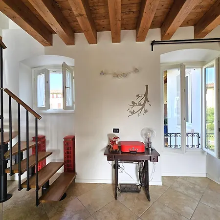 La Casa Di Betty-by Goccia Di Lago Desenzano del Garda