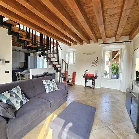 Lägenhet La Casa Di Betty-by Goccia Di Lago Desenzano del Garda